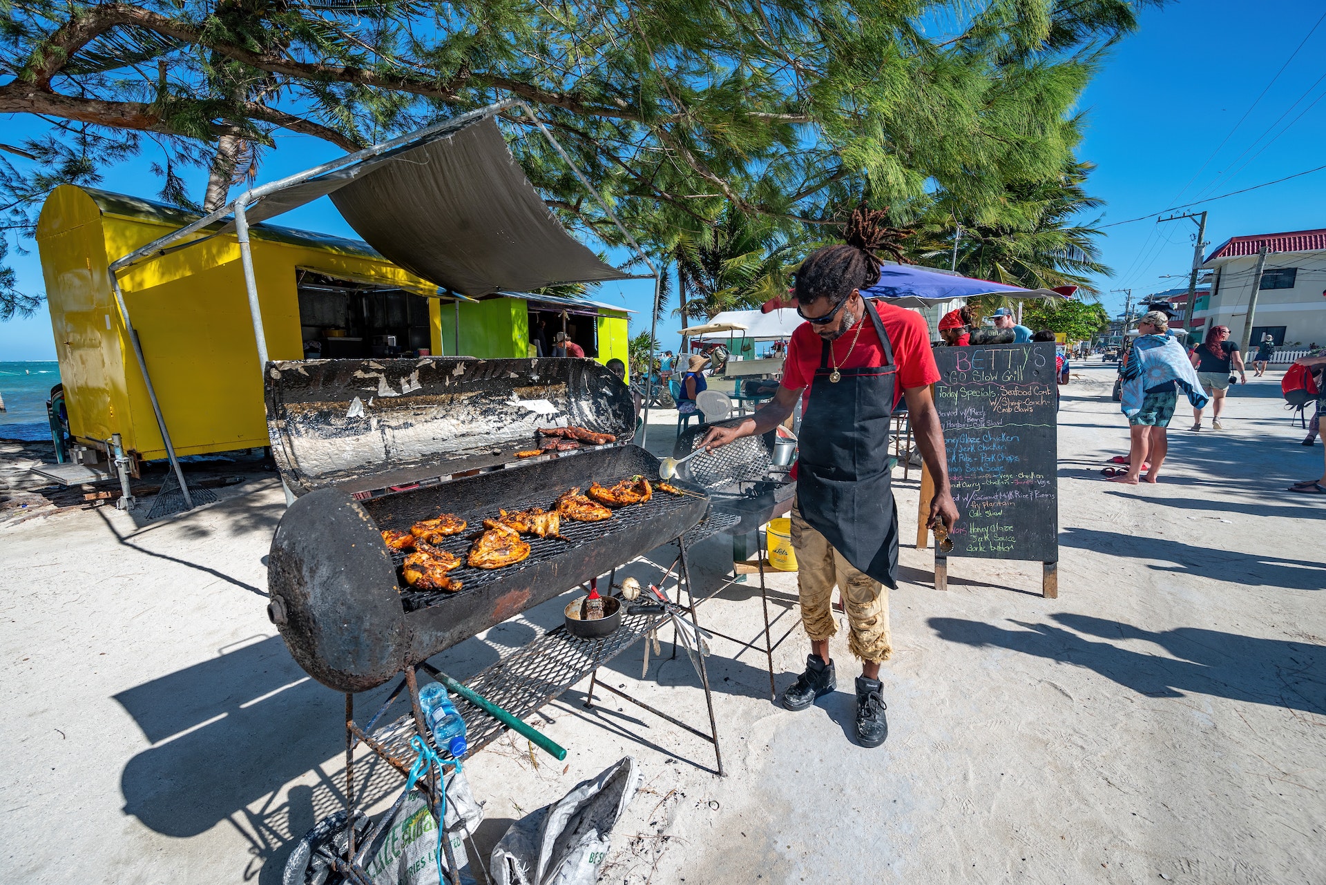 Streetside barbecues on Caye Caulker where you can enjoy grilled chicken, lobster (in season), shrimp kebabs an other BBQ treats cooked on the spot